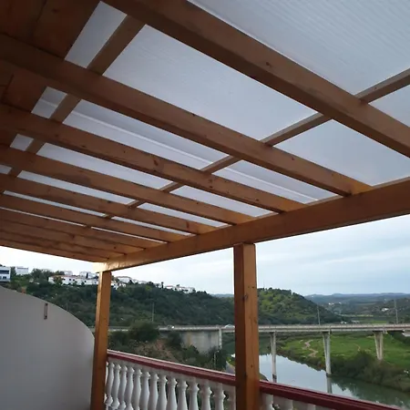 Casa Familia Cardoso بيت للعطل *